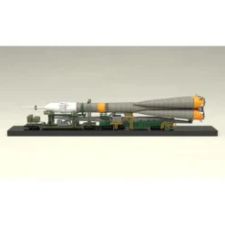 GOOD SMILE COMPANY Soyuz Rocket & Transport Train 1/150 Scale Plastic Model (Re-run) -Kotobukiye Shop 4ef019e051614b548ea1ba81a20de636.jpg