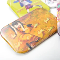 Akiakane Tin Badges -Kotobukiye Shop de24897441fd42b6af4529bdc87d241c.jpg