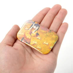 Akiakane Tin Badges -Kotobukiye Shop f2ef1d81278946bcaace6f3852e6166f.jpg